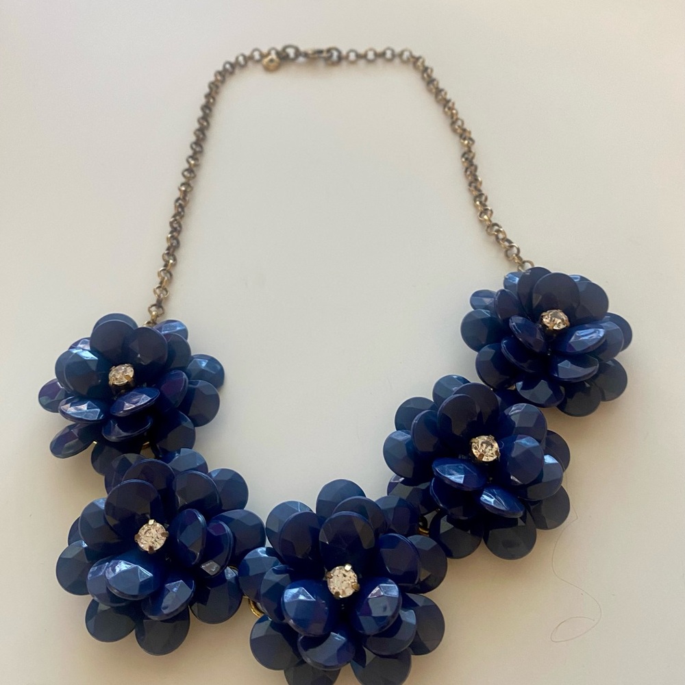 Elegant Blue Floral Necklace